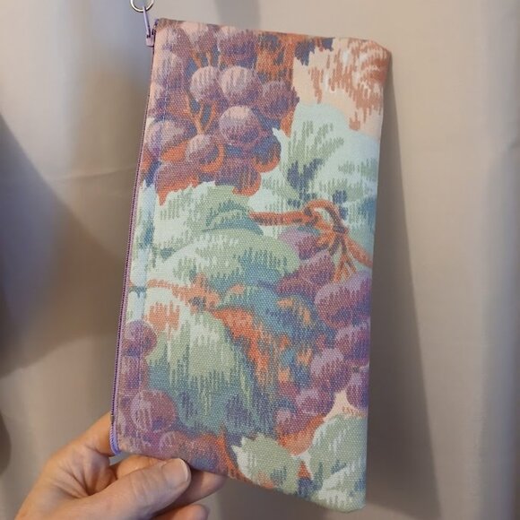 New Zippy Hanging Canvas Wristlet Clutch Pouch Make-up Bags Floral Grapes Pastel - Picture 13 of 16